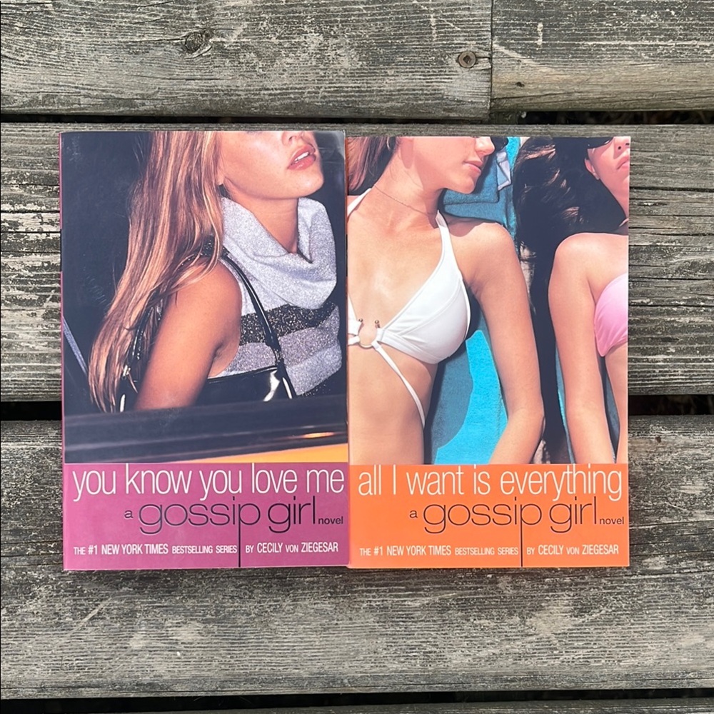 2 Gossip Girl Books Paperbacks